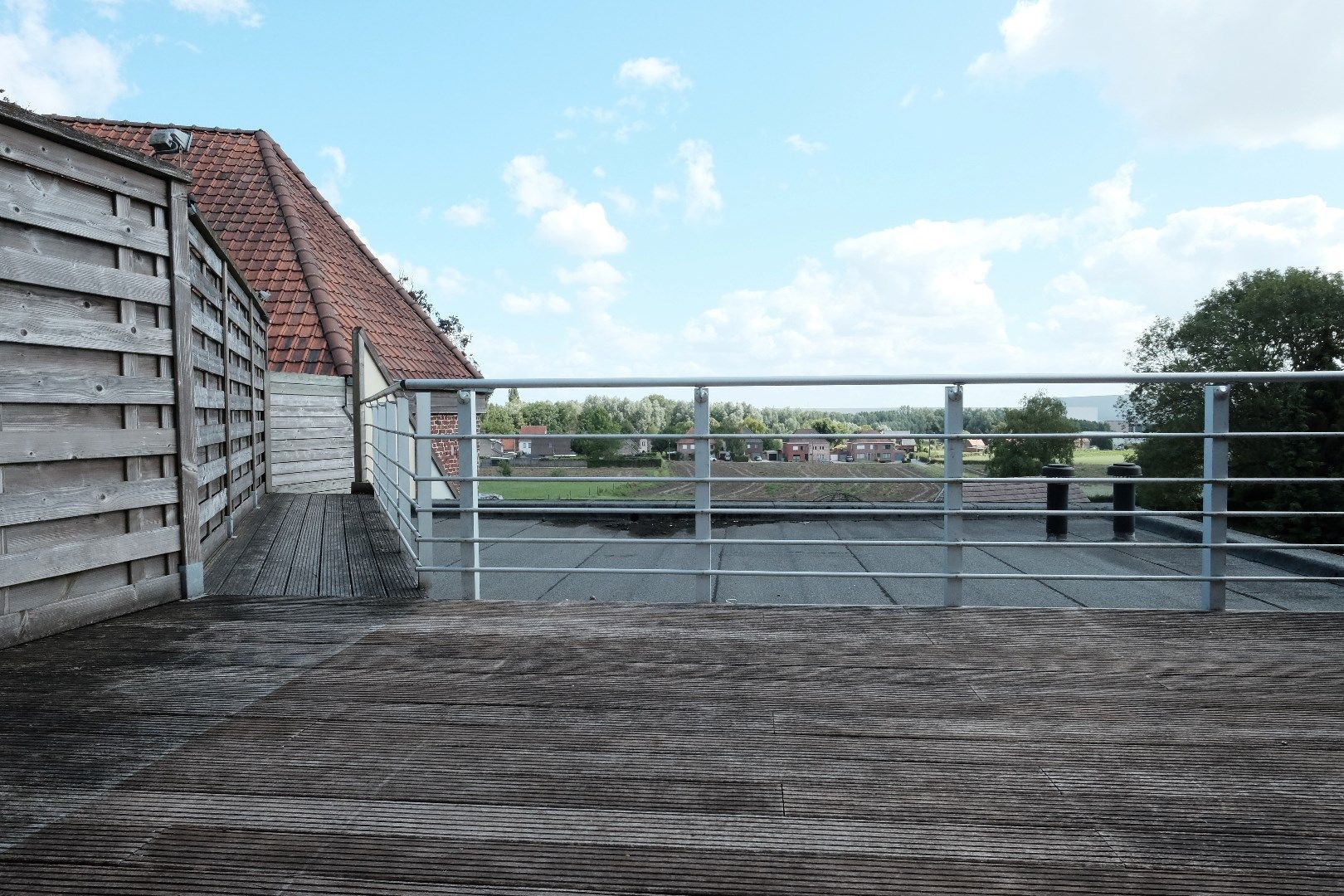 Duplex appartement met mooi zongericht terras en dubbele garage. foto 10