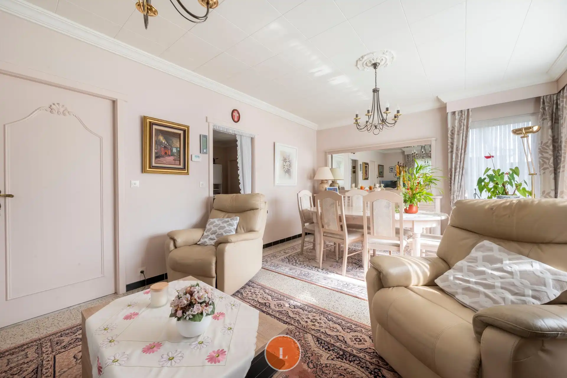 Gelijkvloerse woning met 3 slaapkamers en garage. foto 3