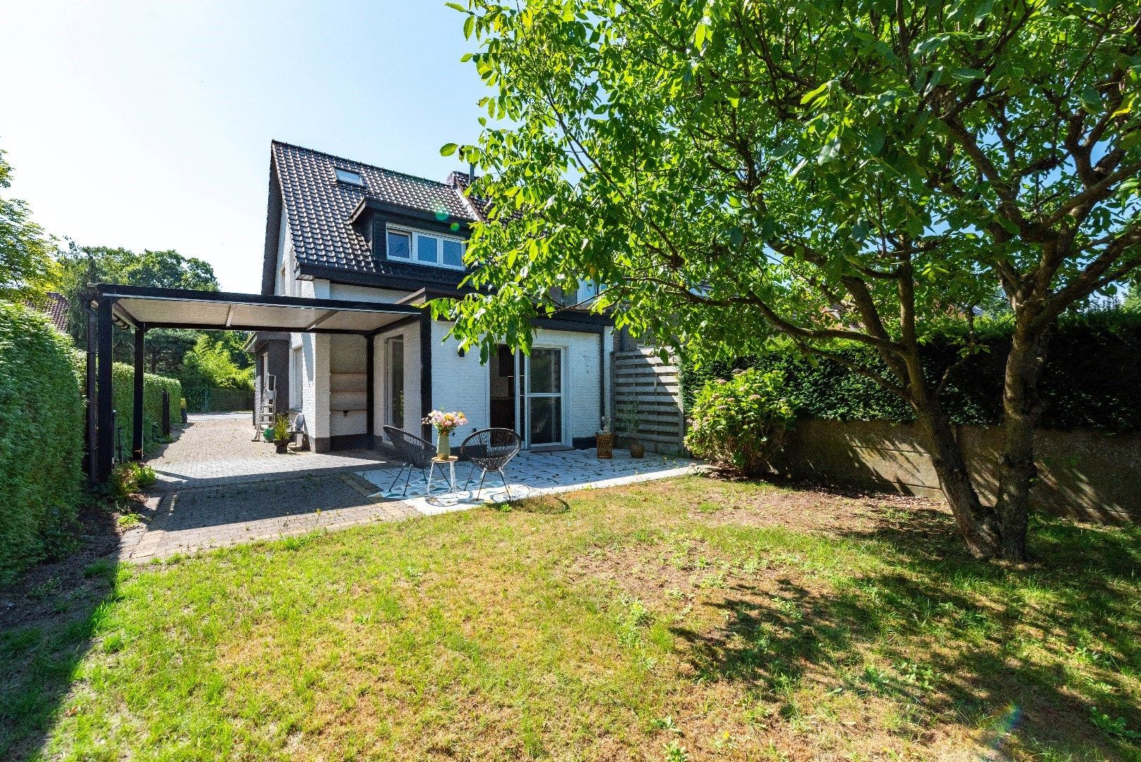 Nét gerenoveerde woning met aangename tuin  foto {{pictureIndex}}