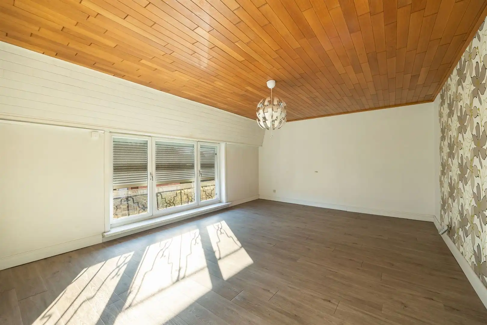 Handelspand met appartement, magazijn én hangar foto 19