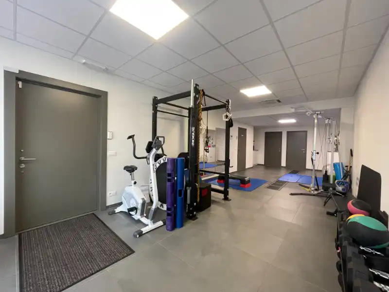 Smaakvol gerenoveerde kantoor- of praktijkruimte nabij centrum Zwijnaarde foto 2