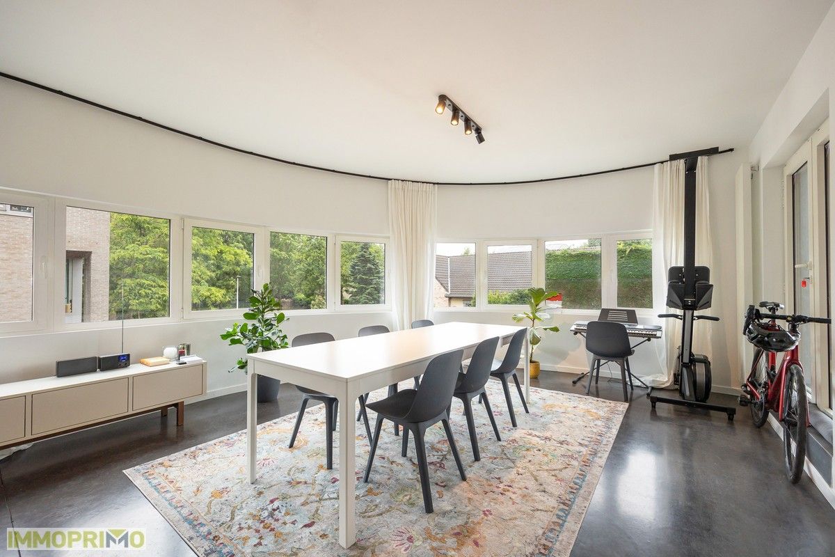 Ruim appartement met 3 slaapkamers en terras van 12 m2. foto 2