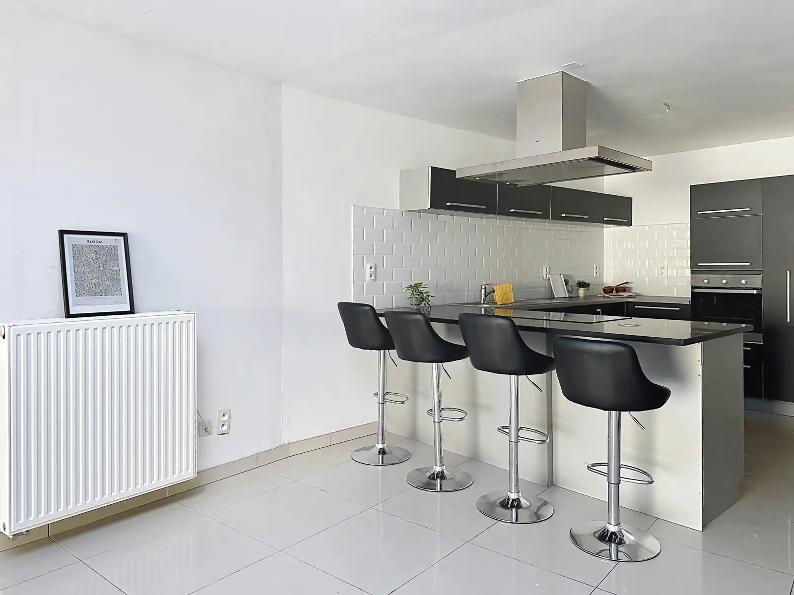 Instapklare, gerenoveerde woning met gezellige koer in hartje Niel! foto 12