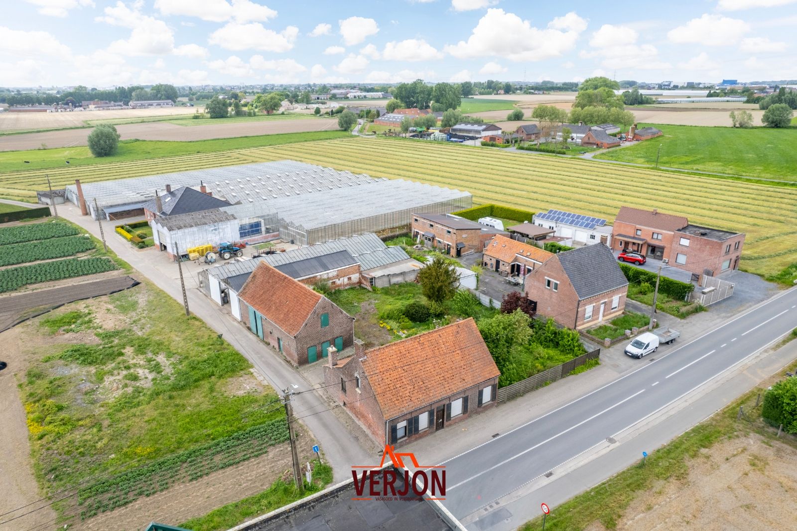 Hoofdfoto van de publicatie: Te renoveren woning met ruime opslagruimte, tuin én landbouwgrond op 1.721 m²!