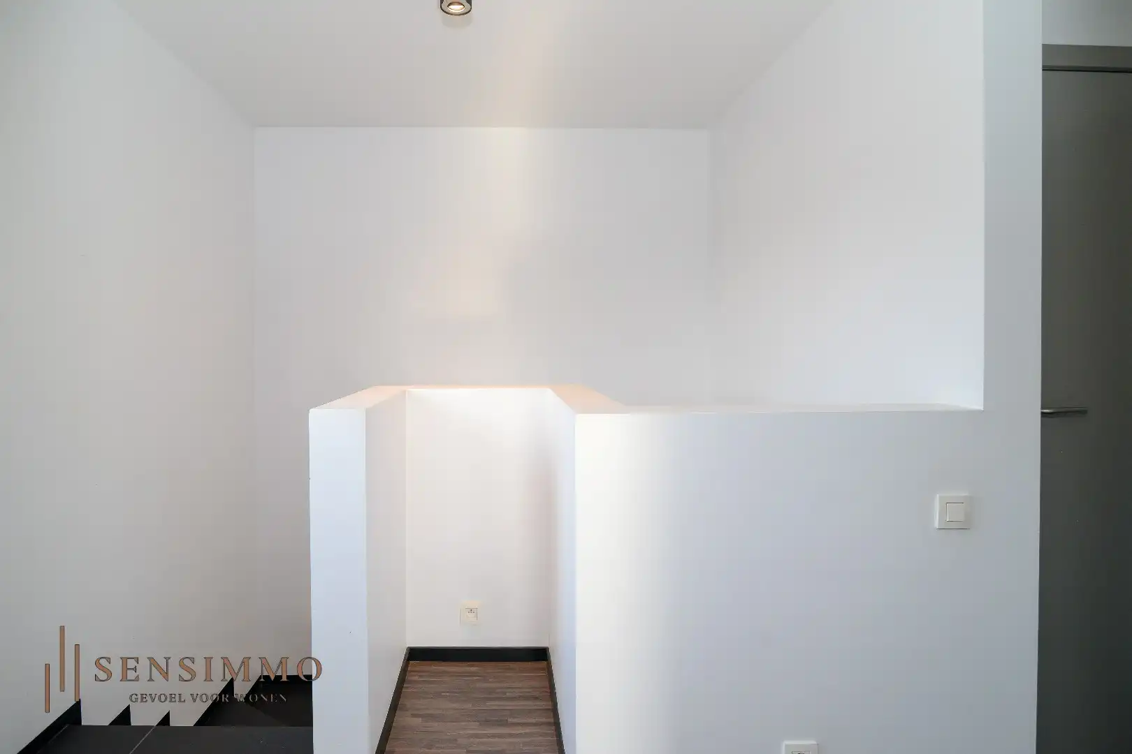 Ruim en instapklaar duplex appartement met carport en terras foto 19