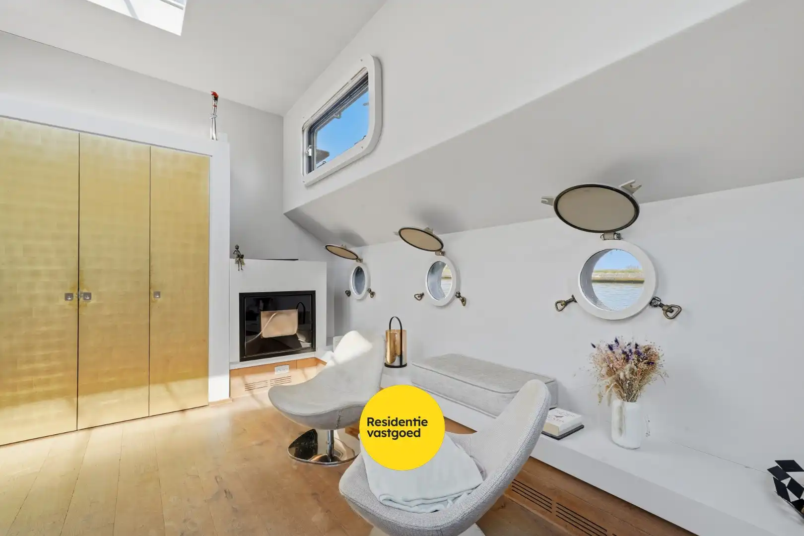 Unieke woonboot met B&B en vergunde ligplaats in Plassendale foto 9