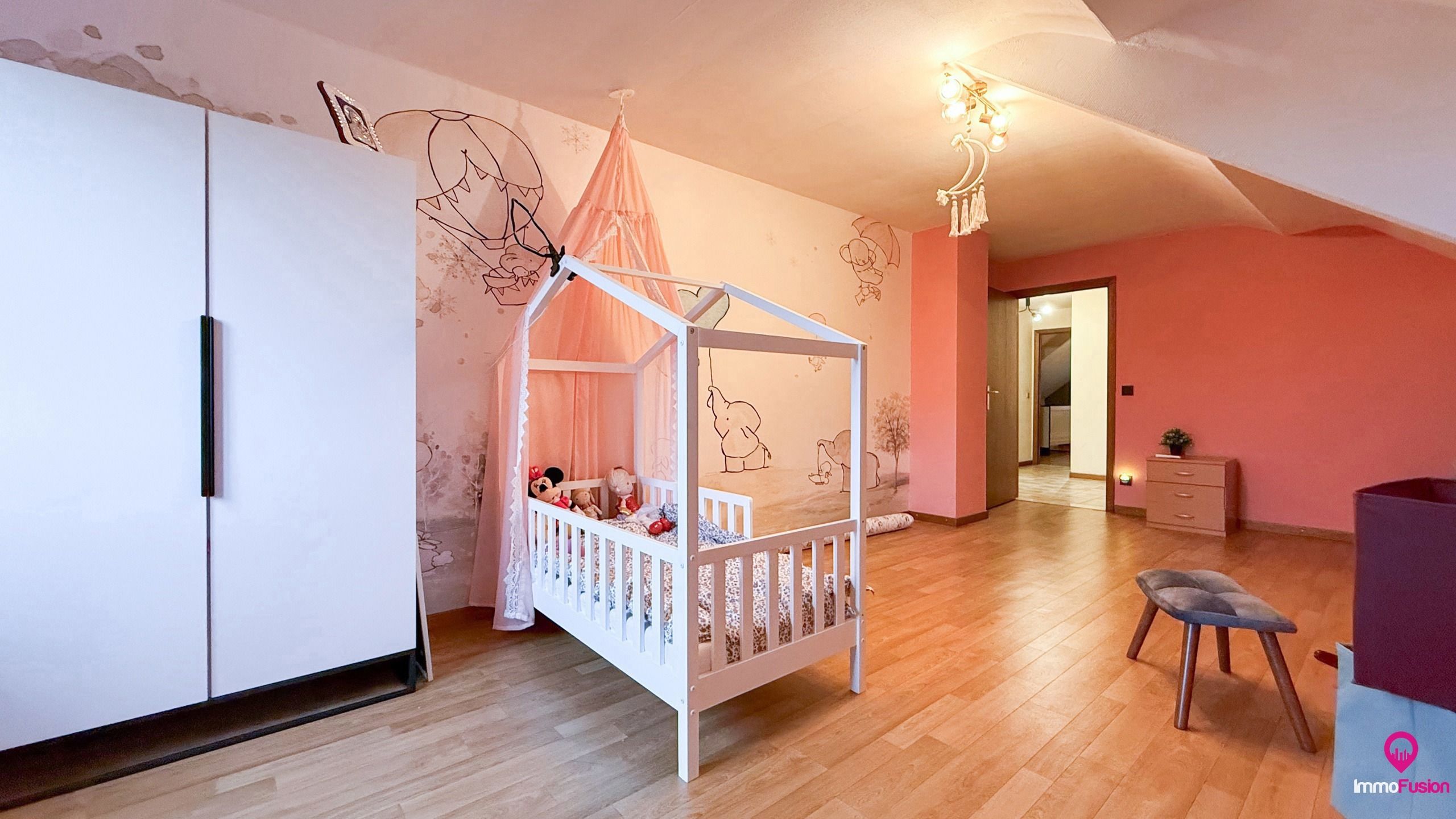 Woning 4 slpk met commerciële vergunning op centrale ligging foto 30