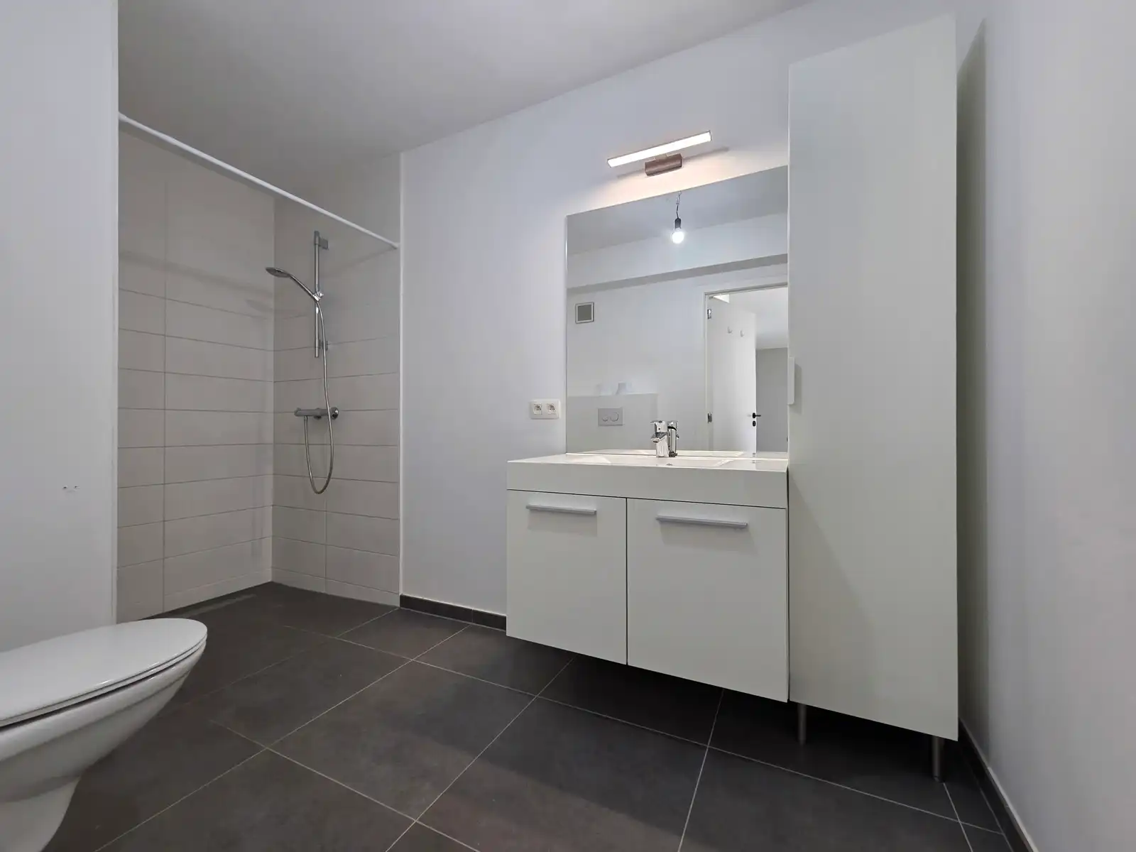 Instapklaar 1-slpk appartement met ondergrondse standplaats foto 12