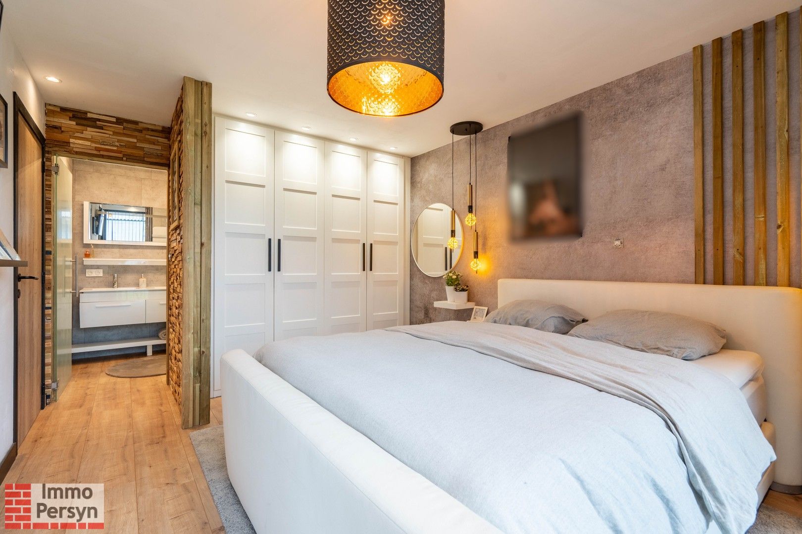 Luxueuze, ruime 4-slaapkamer woning. Twee badkamers. Gelijkvloers wonen. foto 17