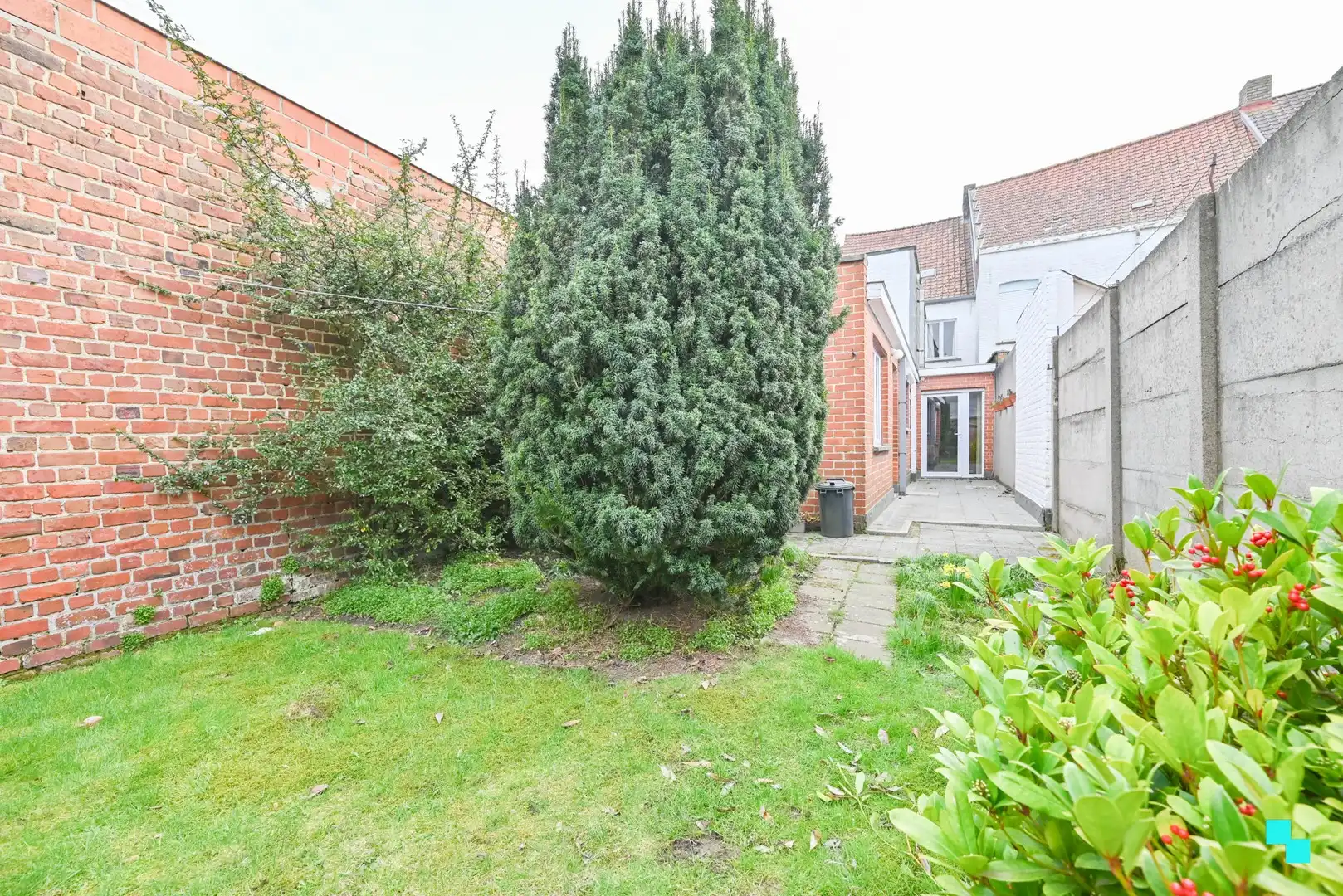 Centraal gelegen woonst met drie slaapkamers te Izegem foto 5