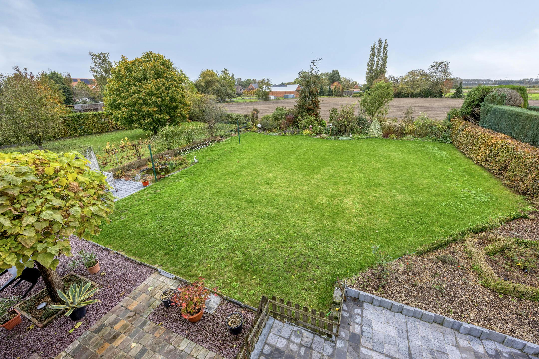 Ruime woning met tuin en handelsruimte of kantoor op glvl foto 33