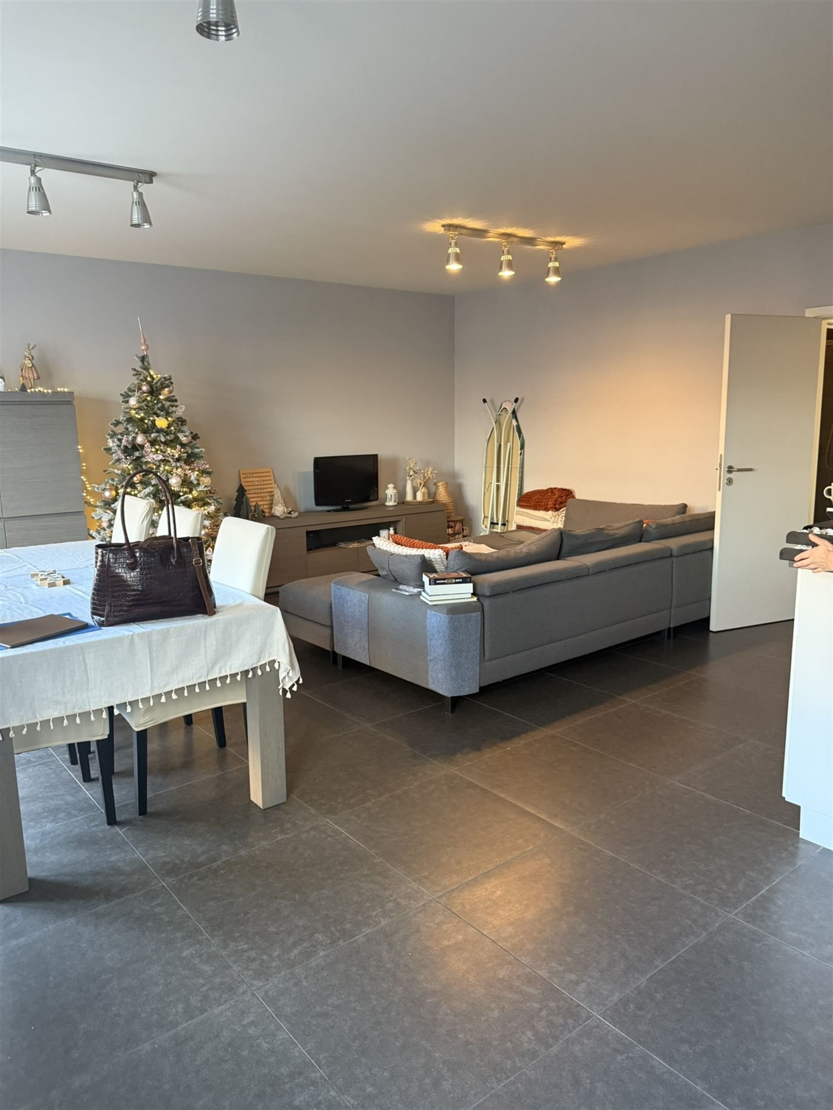 modern appartement met garagebox en terras foto {{pictureIndex}}