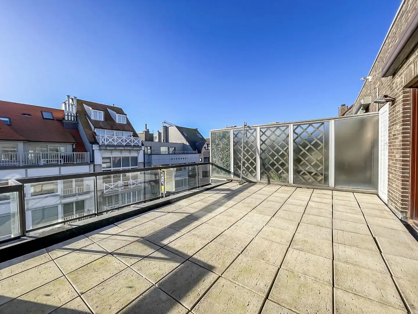 Zeer zonnige penthouse met 2 slaapkamers gelegen vlakbij het Van Bunnenplein en de Zeedijk. foto 8