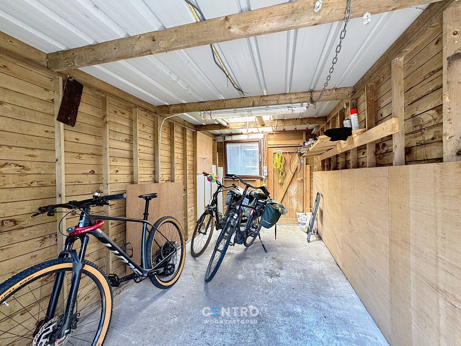Ruime woning met 3 slpks met grote tuin en UITWEG ACHTERAAN! foto 21
