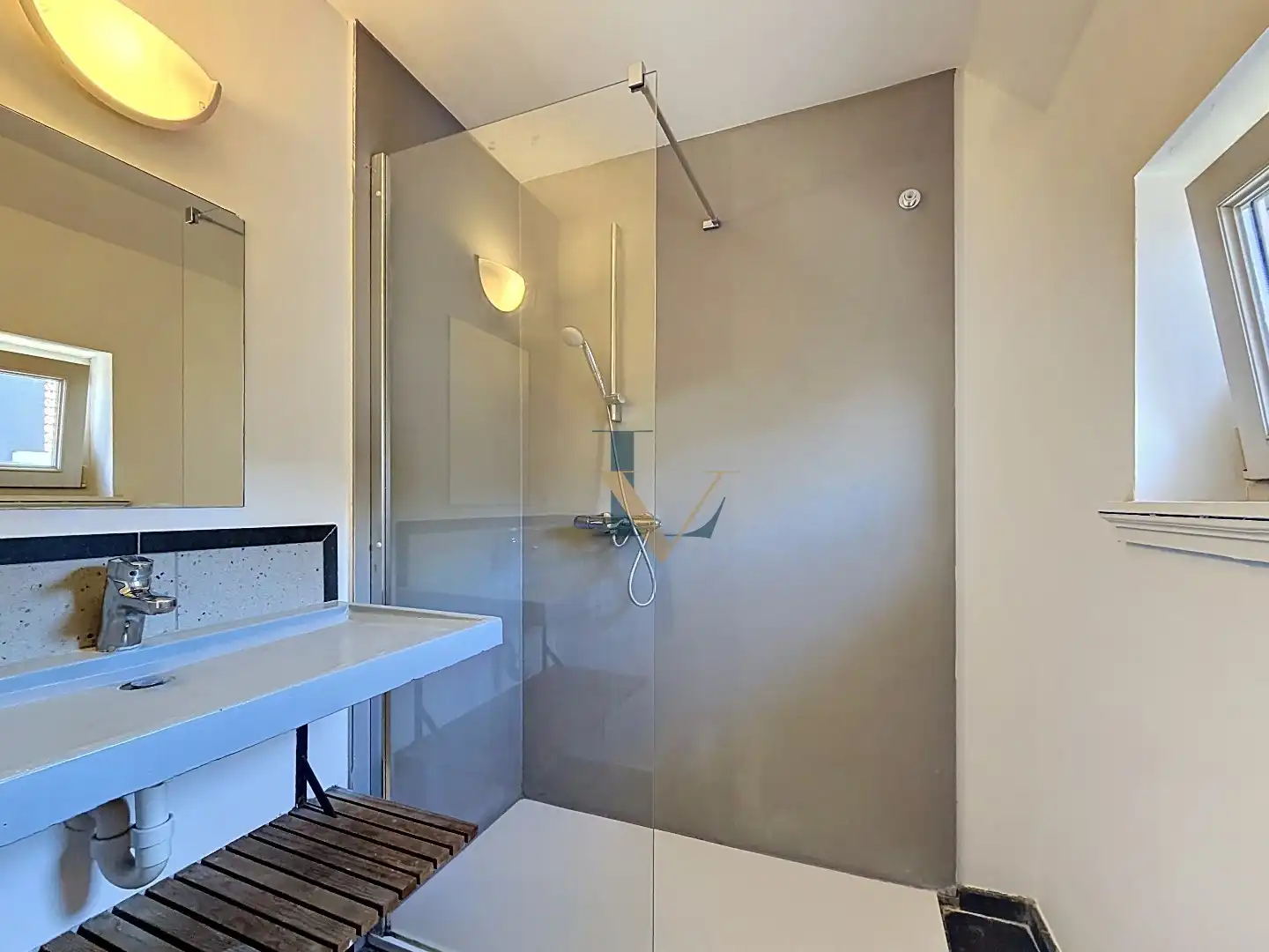 Instapklaar duplex appartement met 2 slpk. en 2 bdks. en mooi terras. foto 13