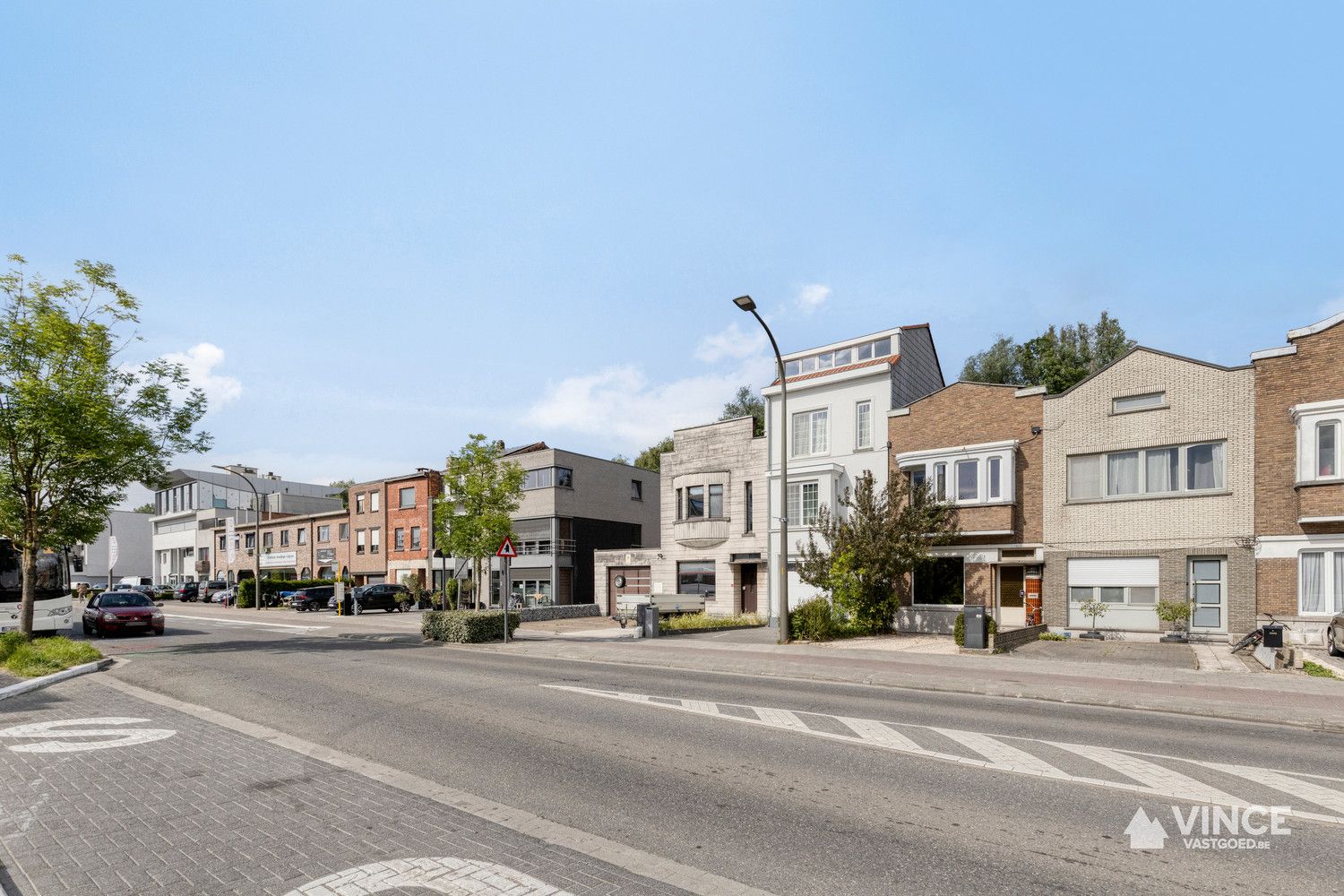 Woning met ruim magazijn foto 2