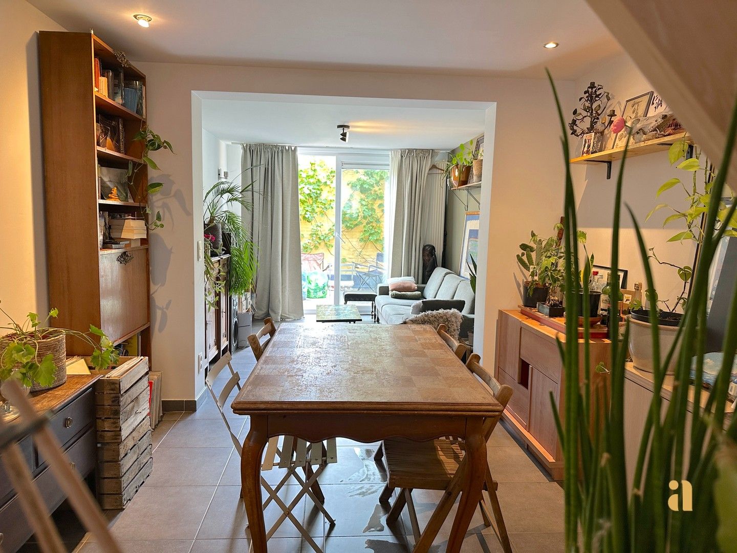 Charmante woning met terras nabij Keizerpark in Gent foto {{pictureIndex}}