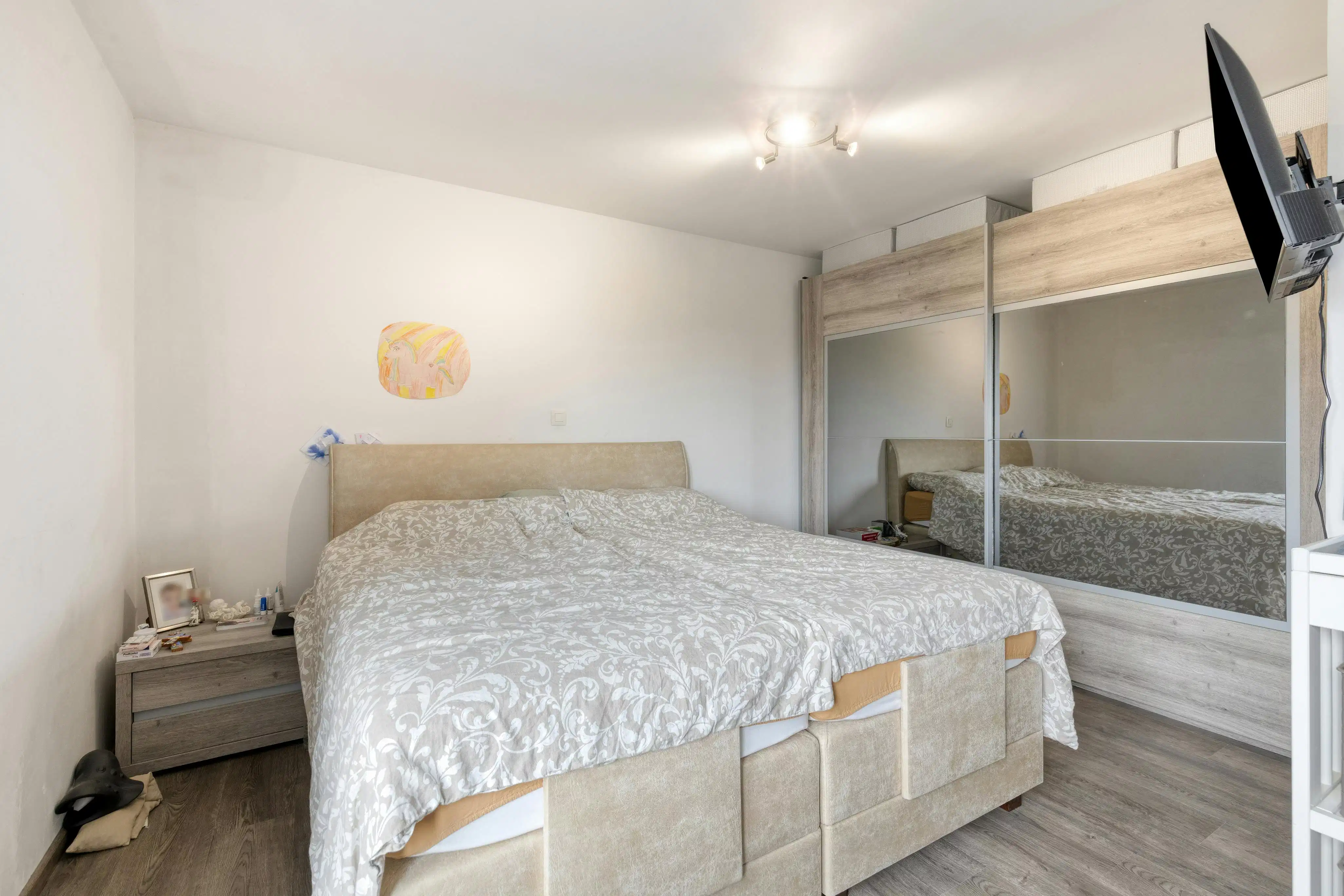 Gerenoveerde woning met 4 slaapkamers, tuin en garage. foto 6