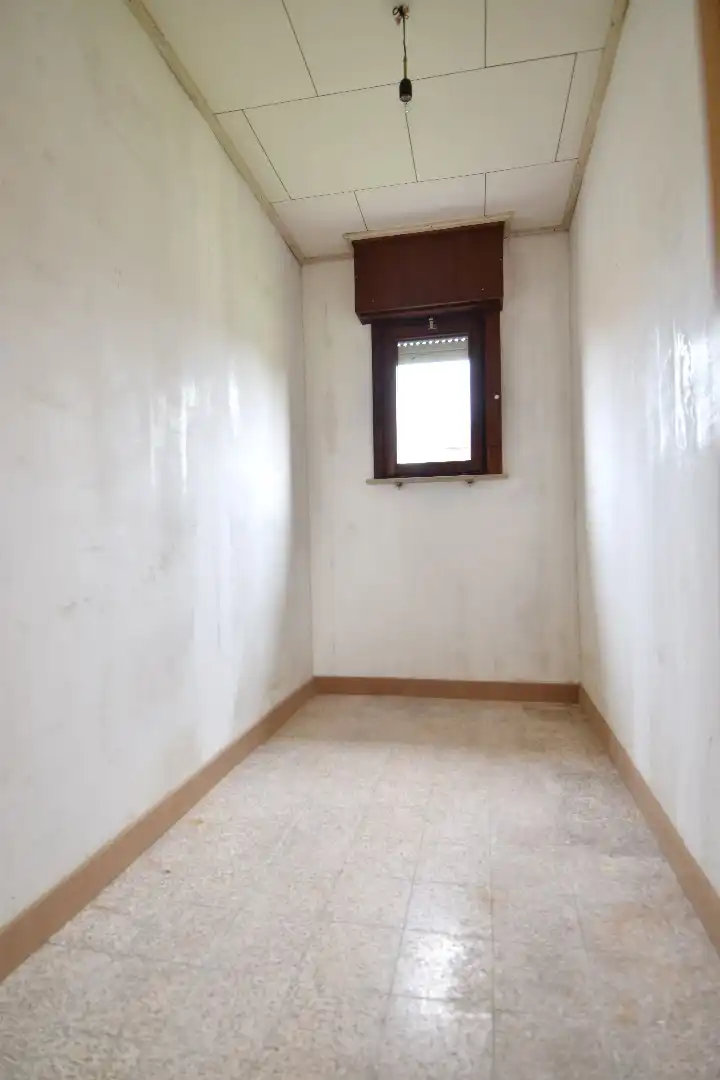 Ruime alleenstaande woning met 2 slaapkamers (mogelijkheid tot meer!), garage en zonnige tuin te koop in Gullegem foto 10