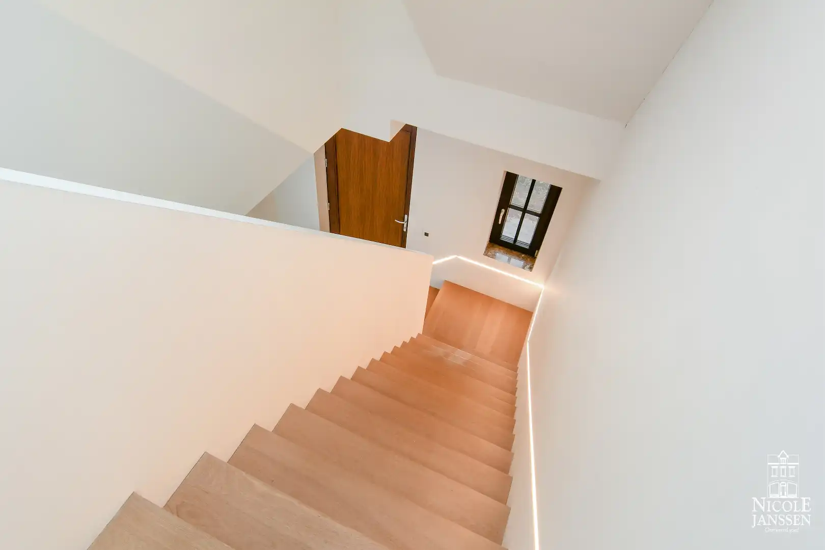 Schitterend landhuis in pastoriestijl met prachtige tuin op een rustige locatie foto 20