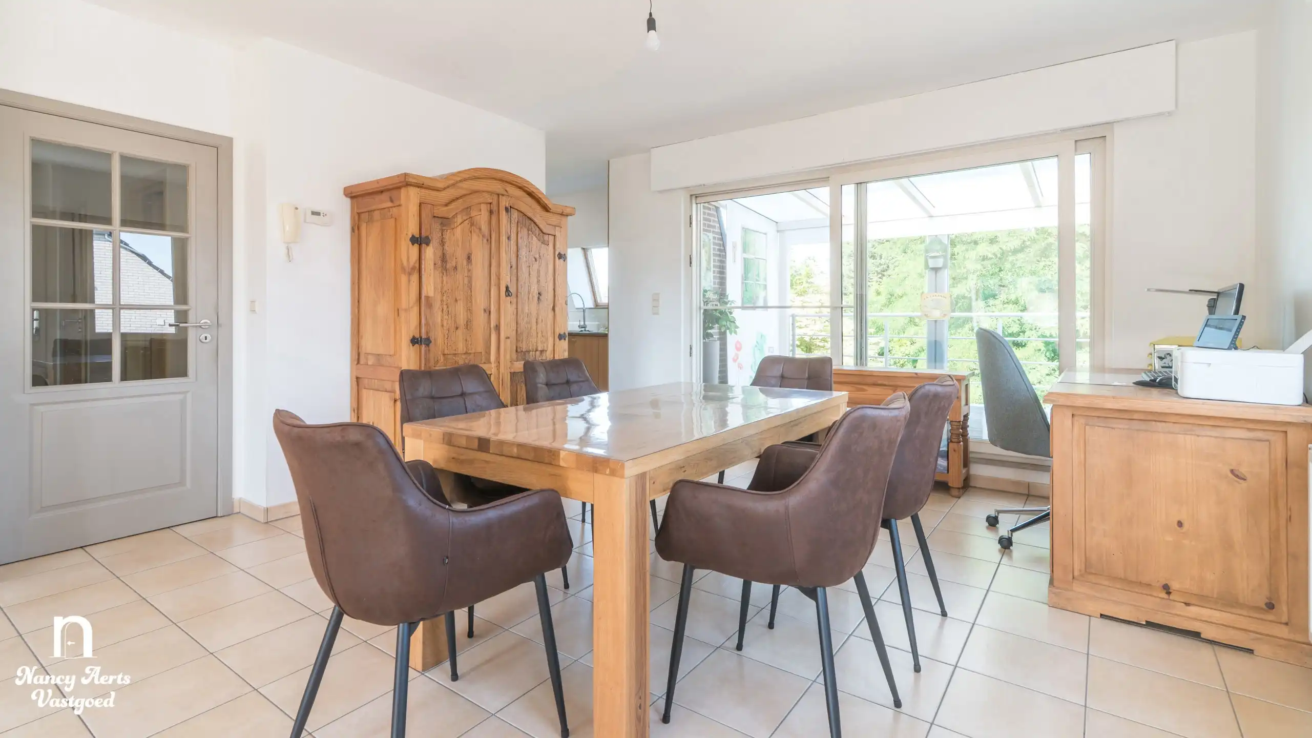 Ruim appartement met terras en kelderberging op toplocatie foto 5