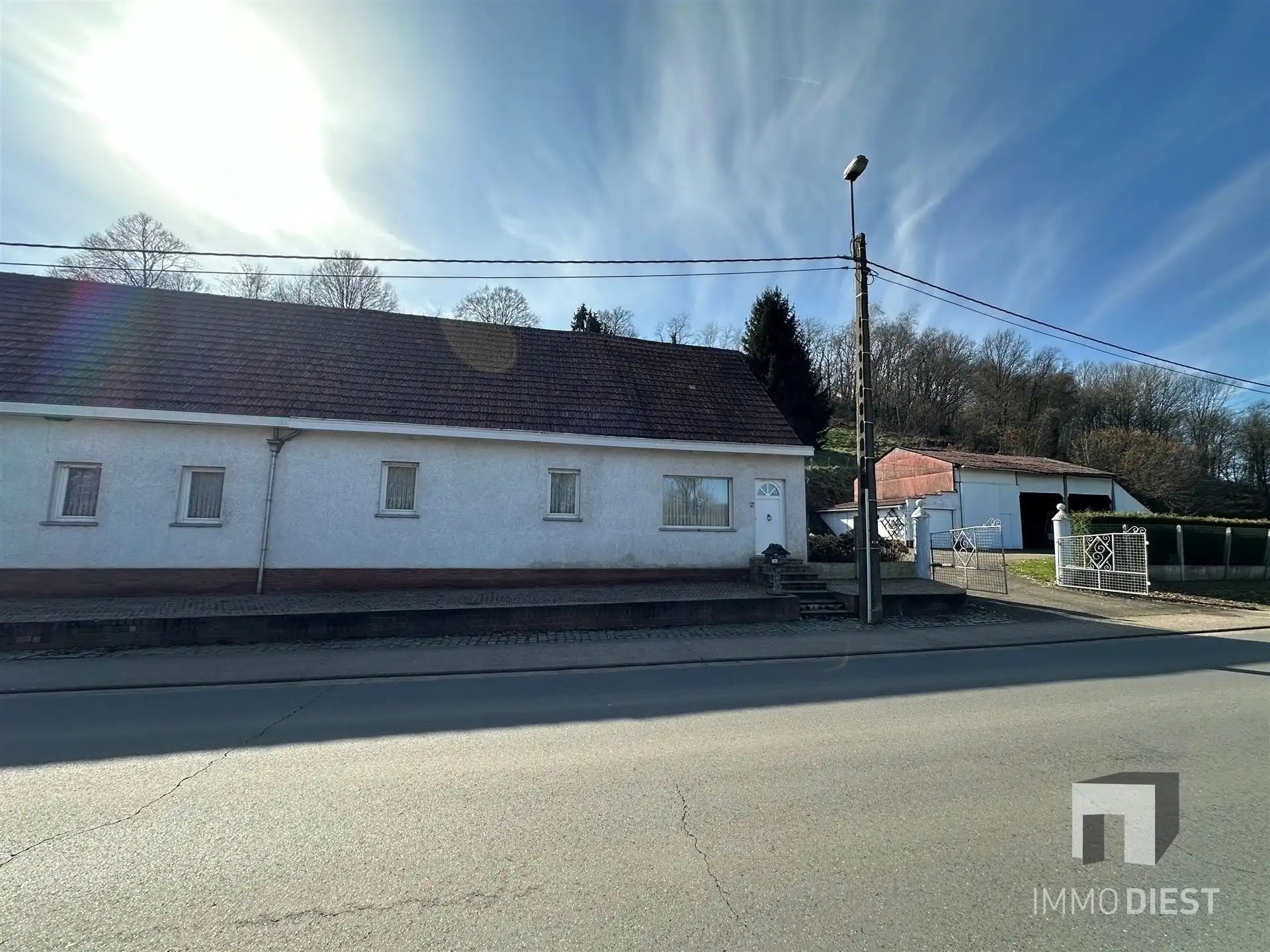 Woning met grote garage en stalling foto 43