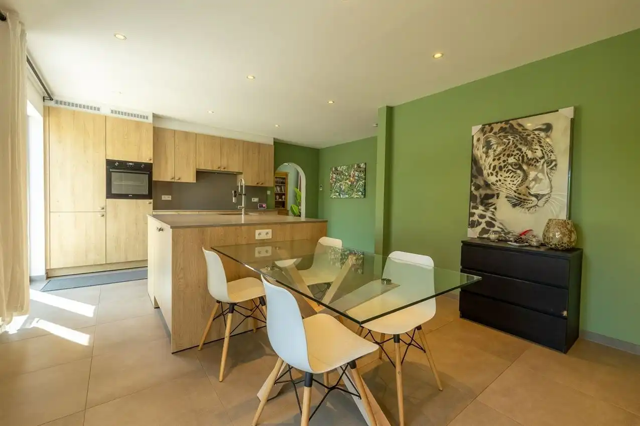 Moderne "Engelse charme, hedendaagse verfijning in oase van groen foto 4