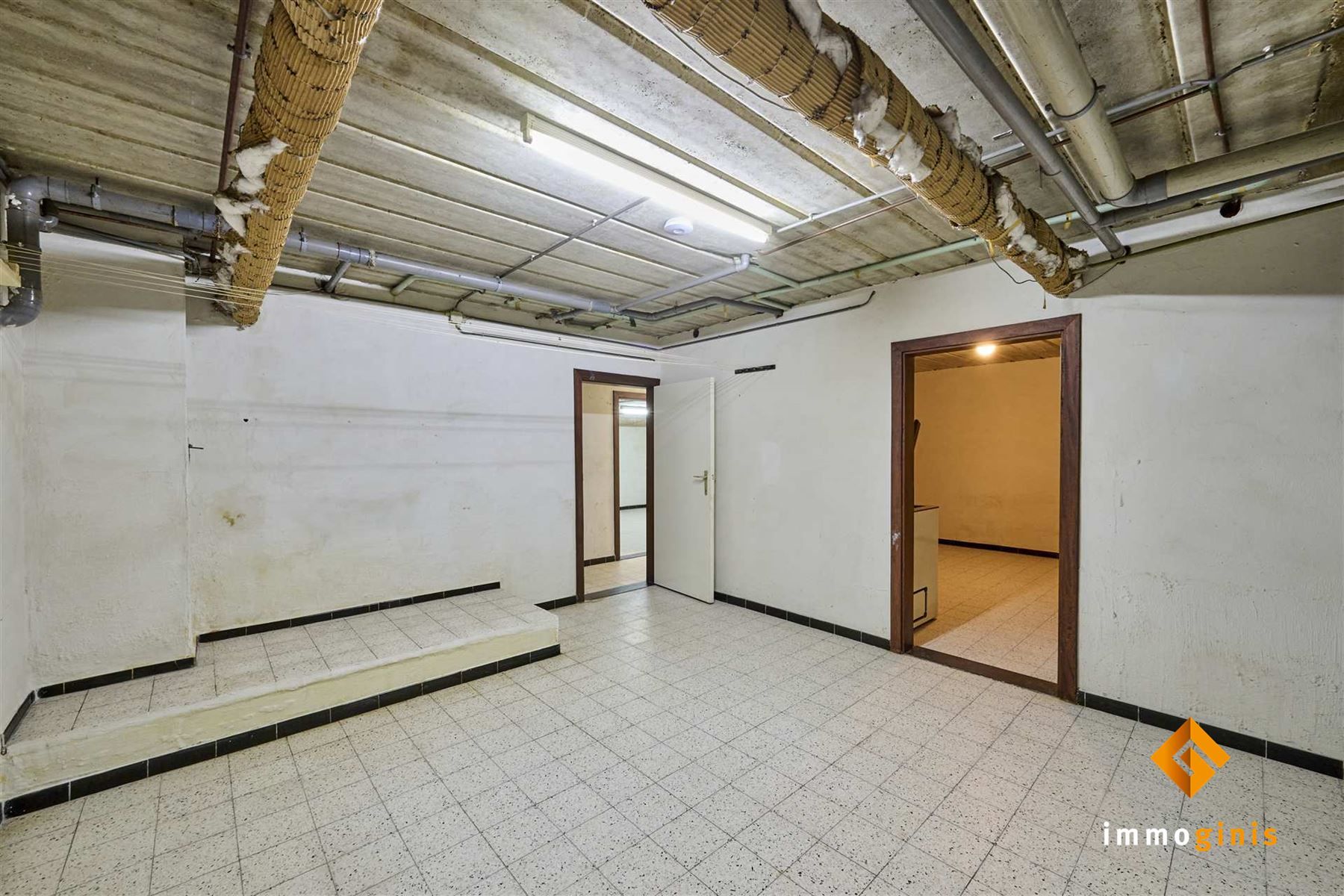 Zéér ruime woning met dubbele inpandige garage op mooi perceel van 7a33ca. foto 19