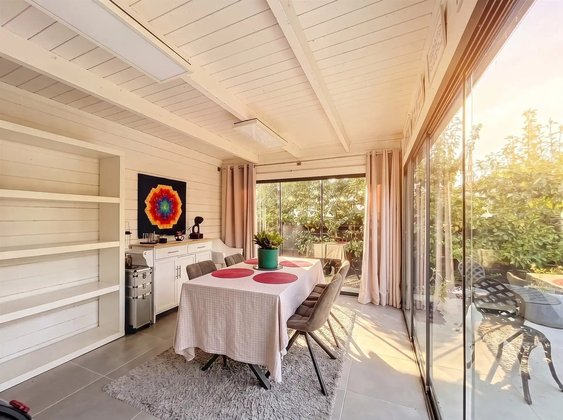 Moderne BEN gezinswoning met 4 slaapkamers, garage en poolhouse op perceel van 347m² foto 12