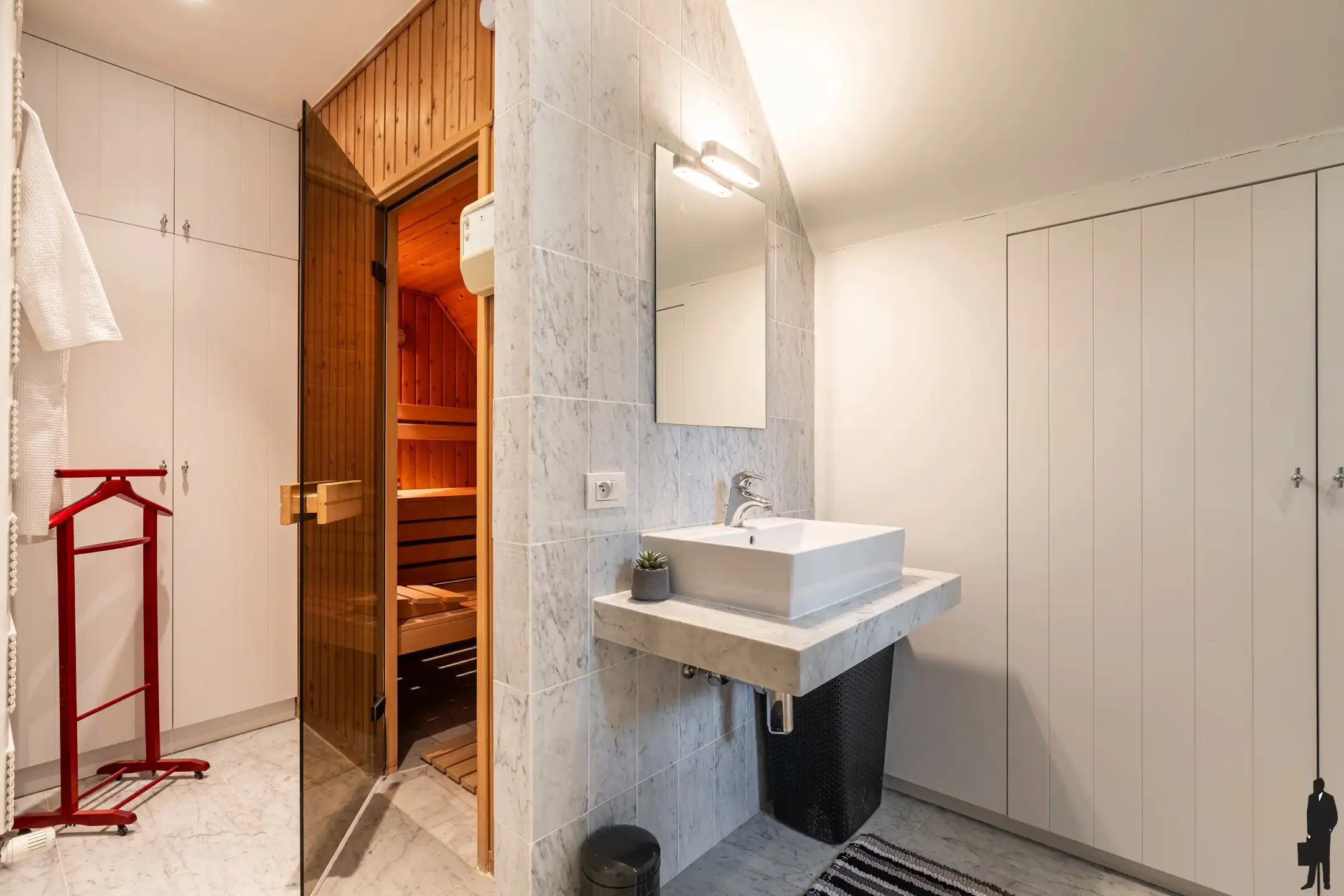 Exclusieve villa met zwembad in doodlopende straat foto 22