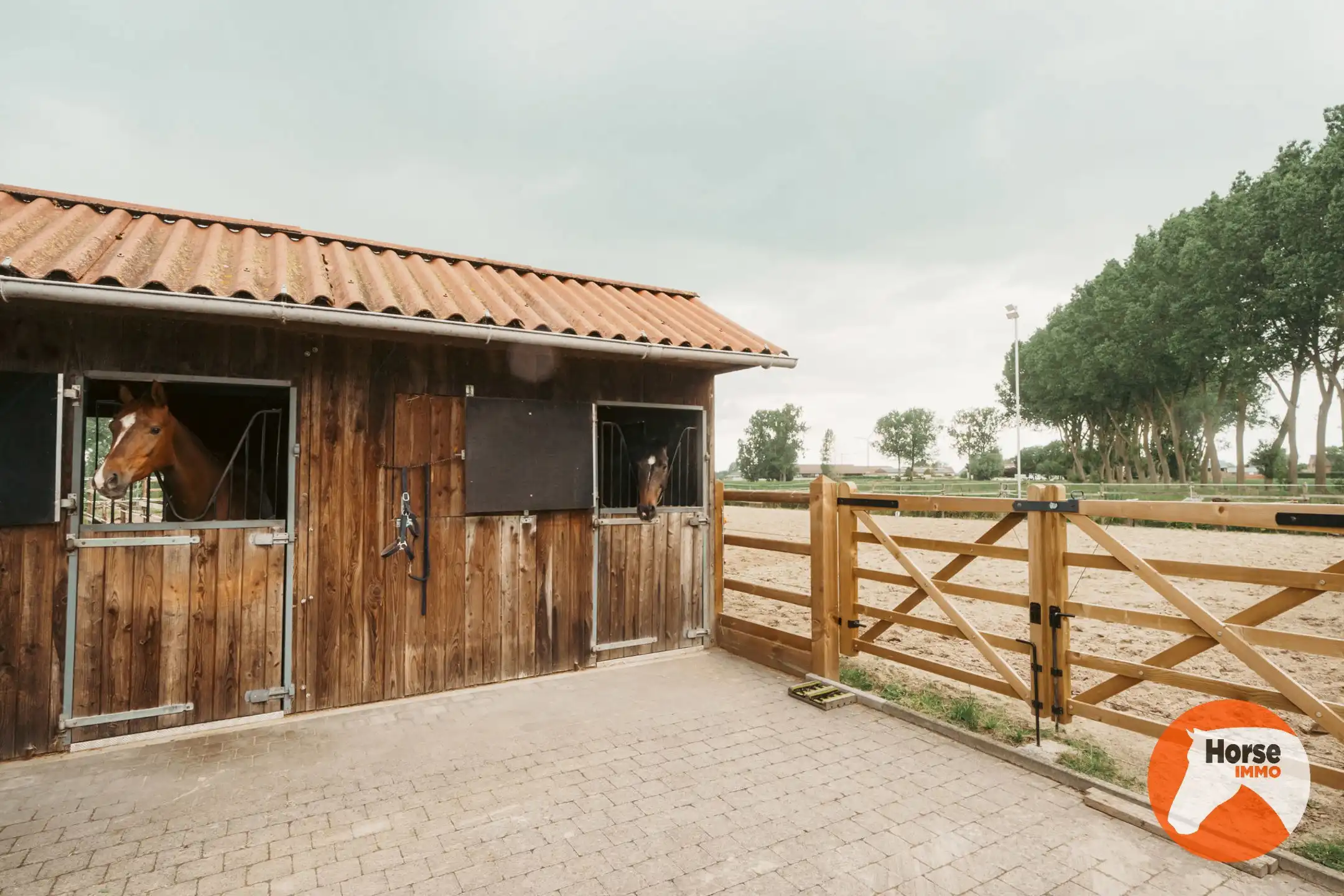 VRASENE - Recent gerenoveerde woning met paardenstallen  foto 24