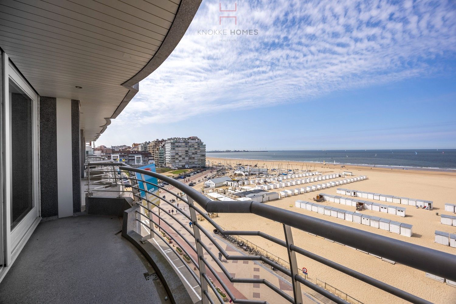 Luxueus gerenoveerd vakantie-appartement op de zeedijk aan het Albertstrand foto 2