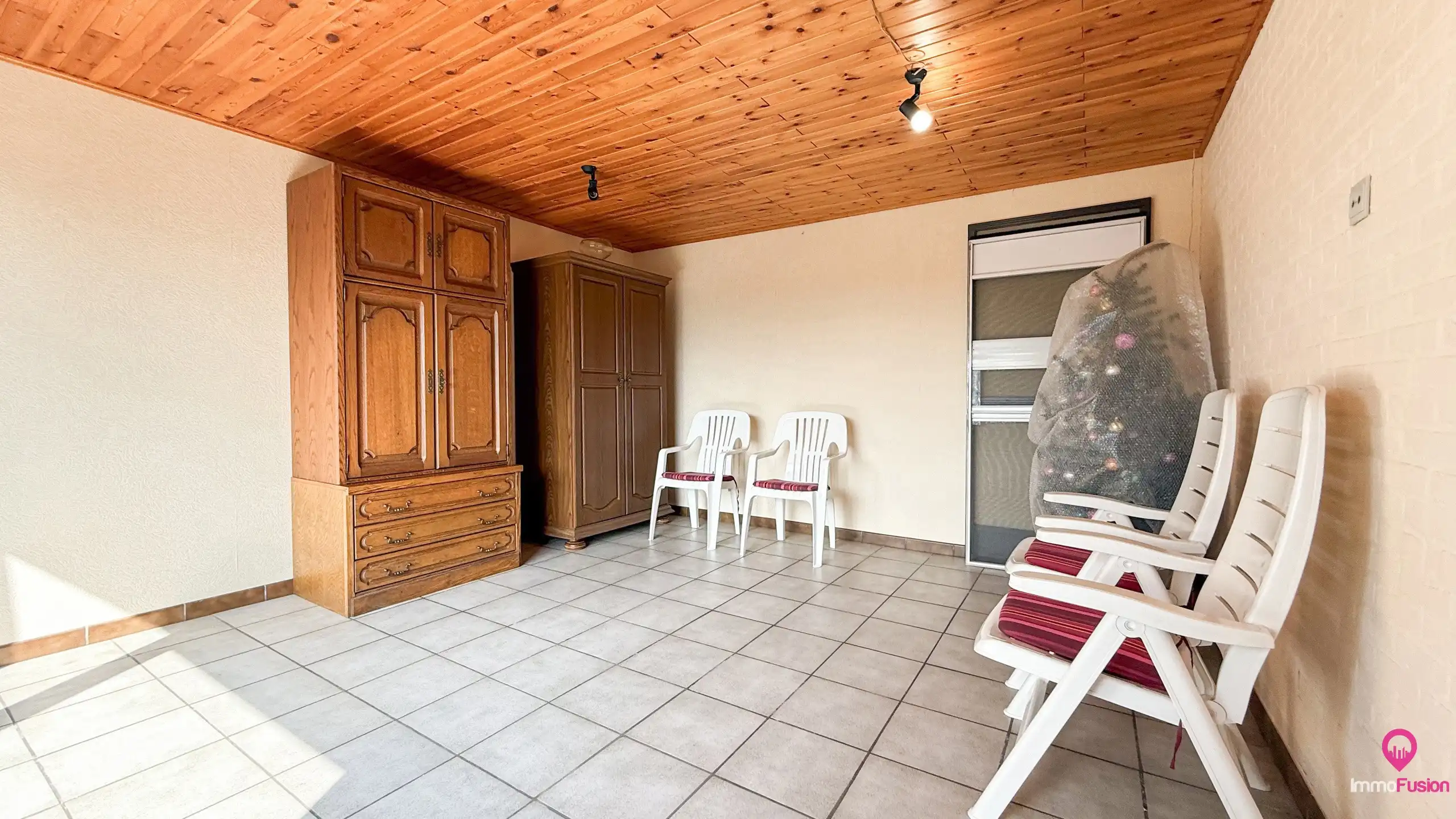 Rustig gelegen woning met dubbele garage, kelder en privacy! foto 17