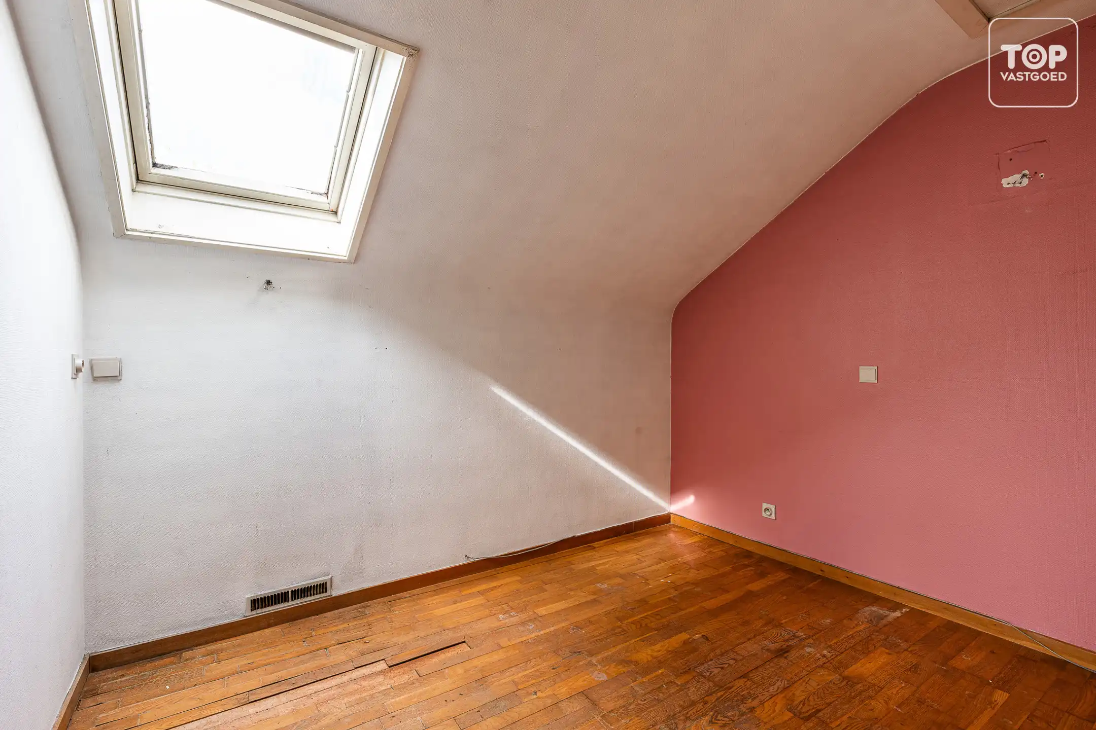 Architecturale woning met 4 slaapkamers en dubbele garage foto 19