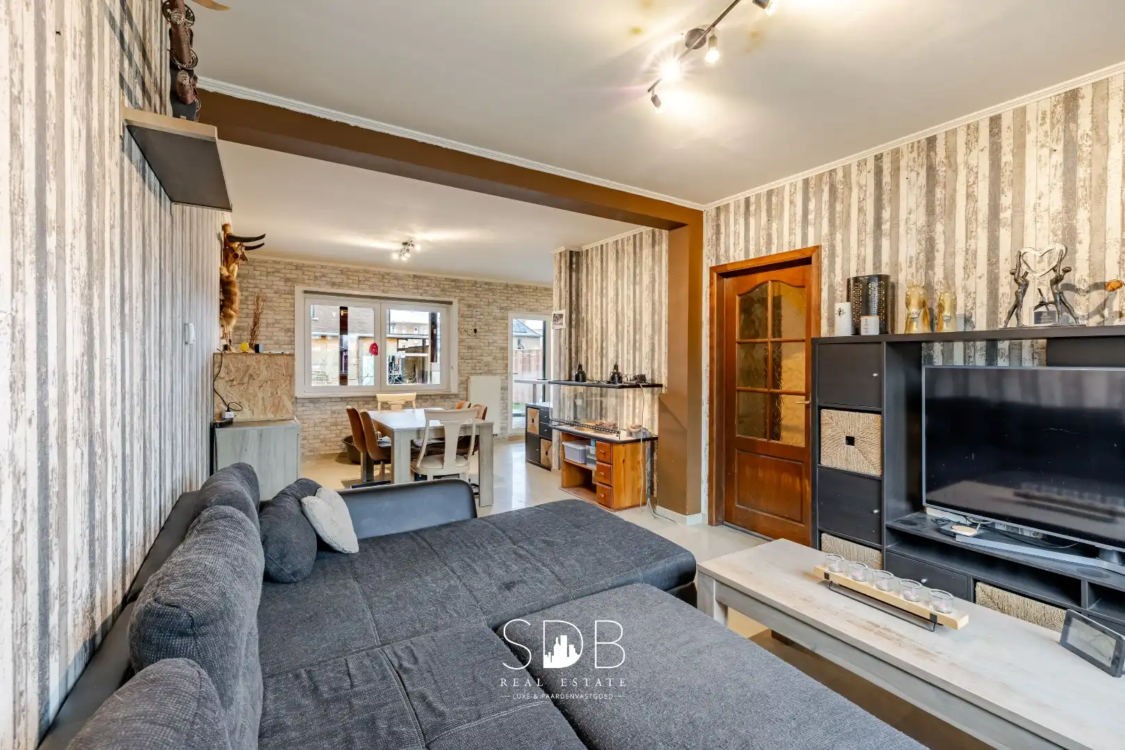 Instapklare half open bebouwing met gezinstuin foto 6