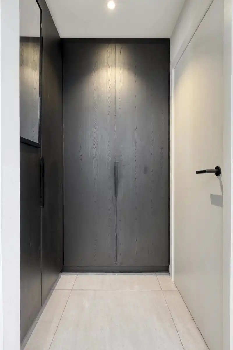 Zeer ruim handelspand met tuin en exclusief triplex  appartement met privé-lift en 2 slaapkamers, garage en staanplaats. foto 16