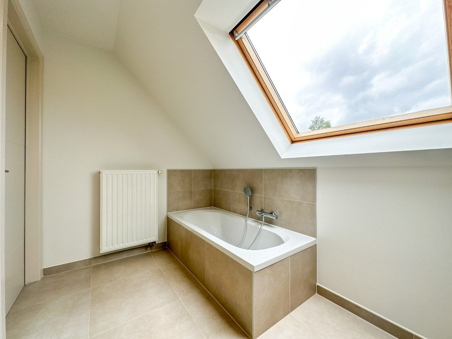 Instapklare woning met 3 slpk, tuin, autostaanplaats, rustige gelegen te Lichtervelde foto 23