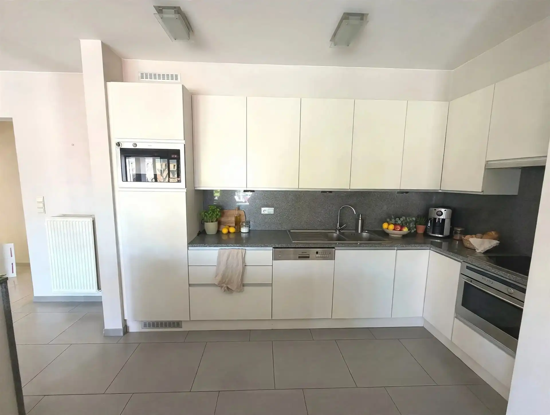 centraal gelegen appartement met zich op markt van Stekene foto 2