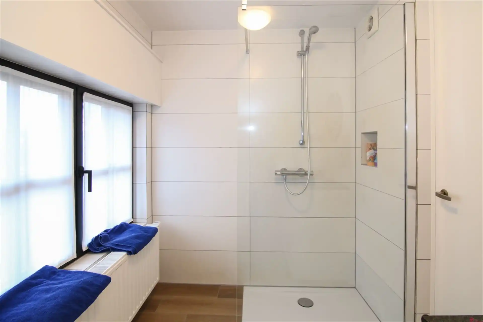 Prachtig vernieuwde halfopen woning op Pius-X foto 21