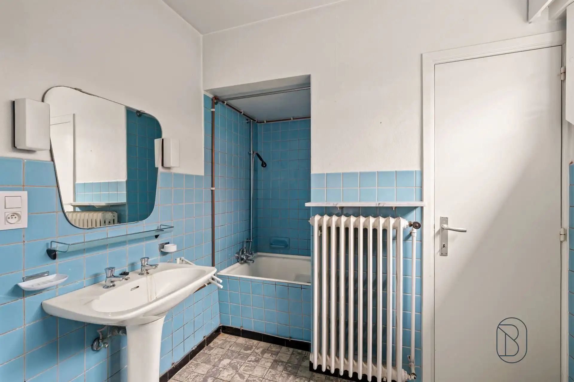 Goedgelegen woning met grote zongerichte tuin en garage foto 15