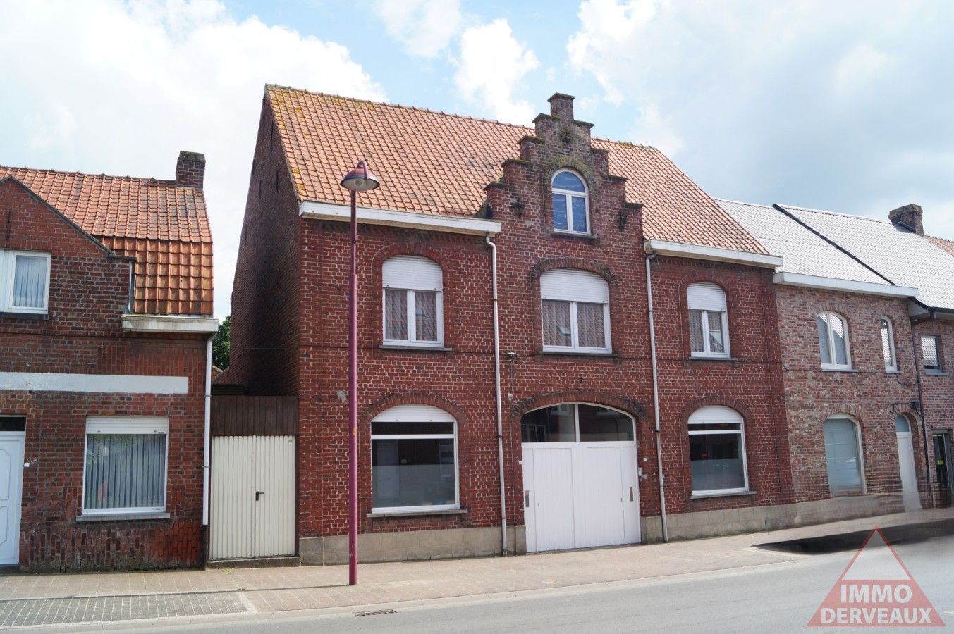 Hoofdfoto van de publicatie: Zonnebeke - Twee woningen met loods 320m²