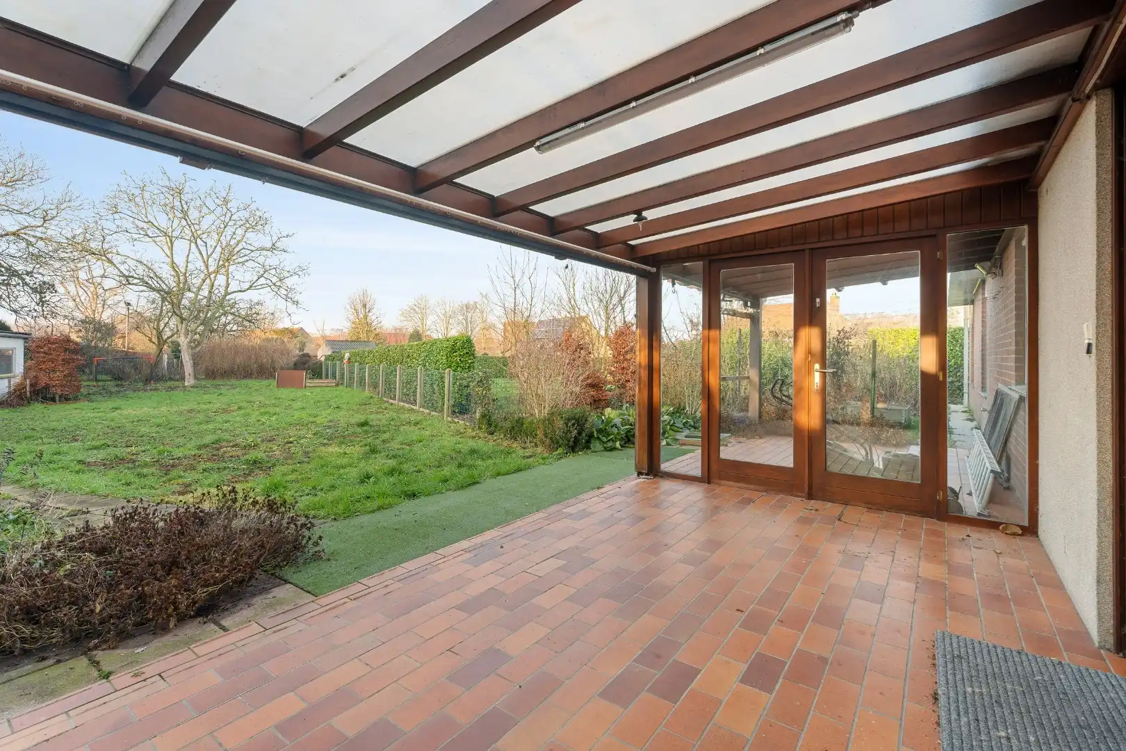 Gelijkvloerse woning met 3 slaapkamers, ruime garage en tuin. foto 17