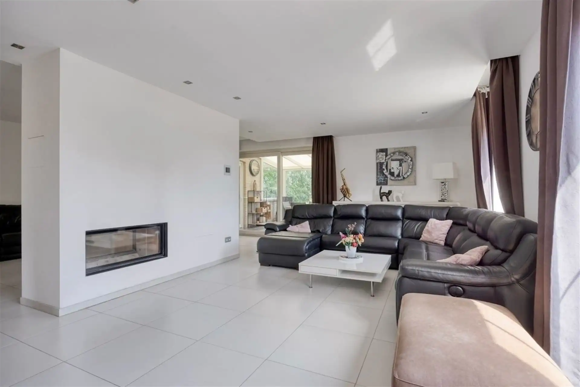 Instapklare villa met zwembad. Landelijke ligging in Leut. foto 9