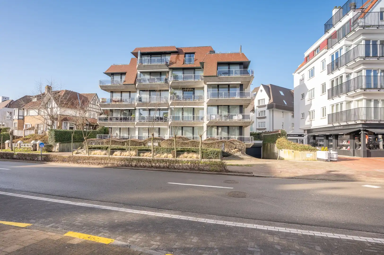 Uniek appartement van ongeveer 300 m2 met een prachtige privatieve tuin. foto 32