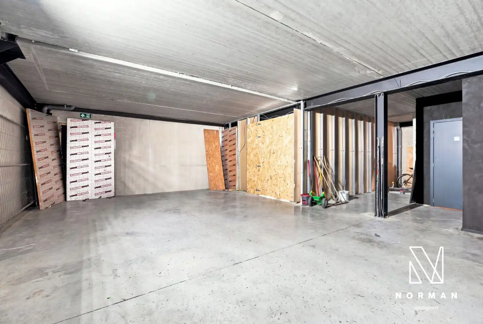 Bedrijfswoning op 1186 m² met luxueuze woonst. foto 33