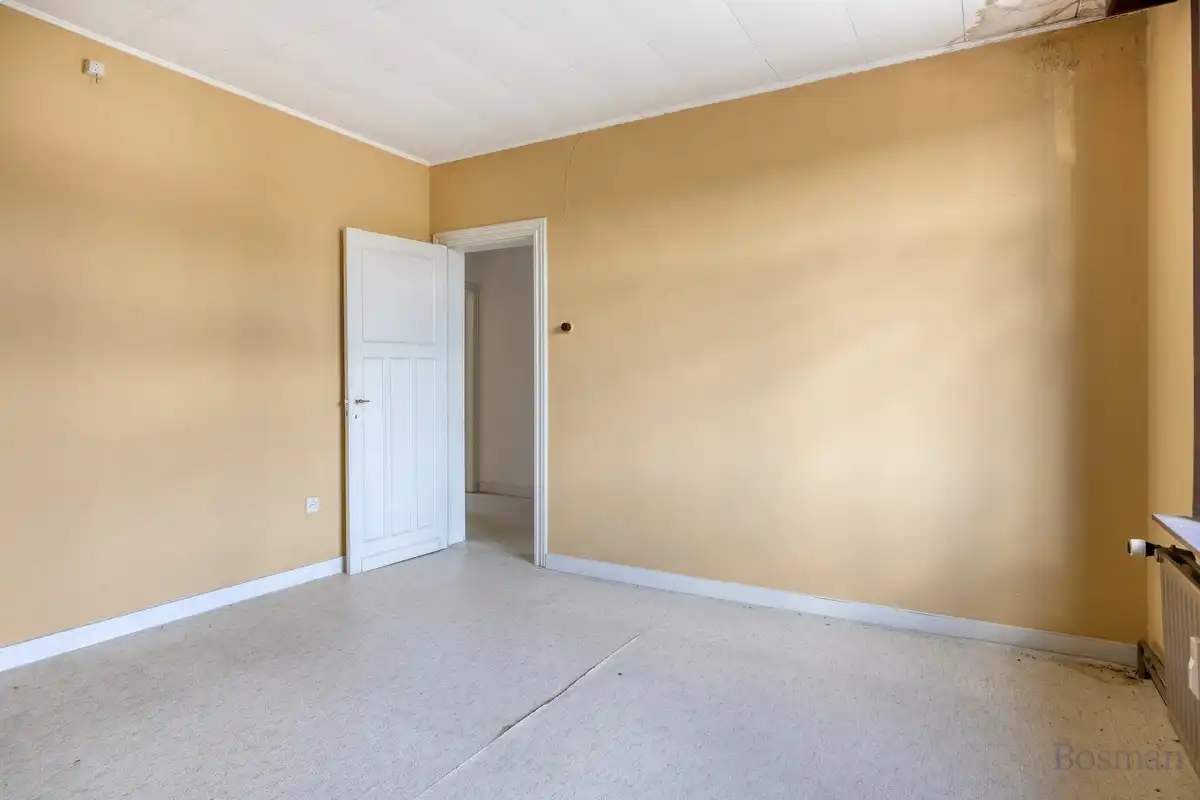 Te renoveren woning met 5 garageboxen te koop in Ham foto 14