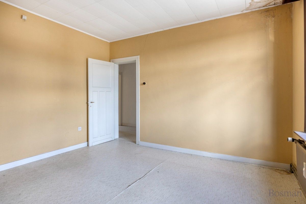 Te renoveren woning met 5 garageboxen te koop in Ham foto 14