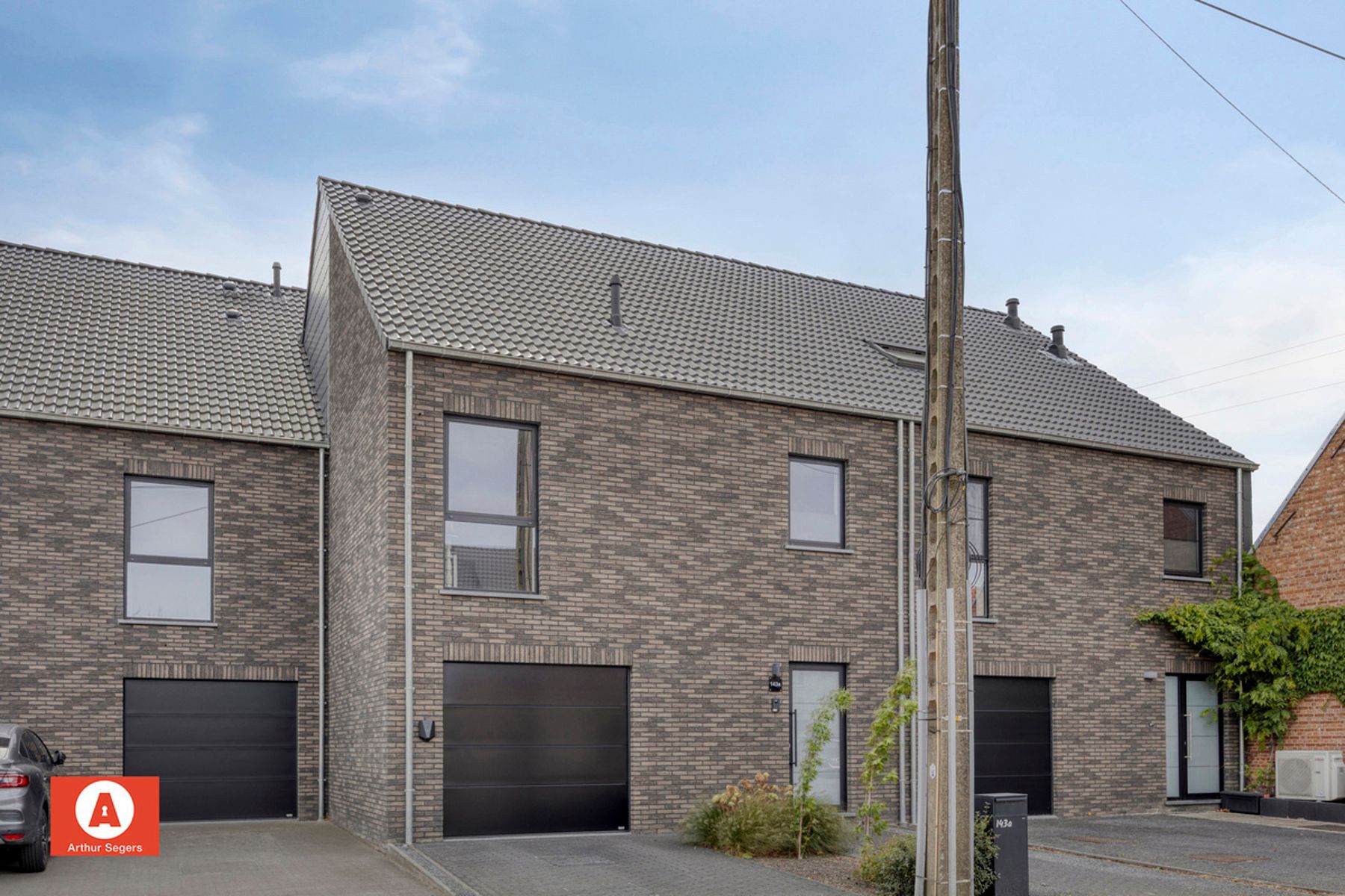 IN OPTIE - Recente (2021) BEN-woning mét autostaanplaats en garage. foto {{pictureIndex}}