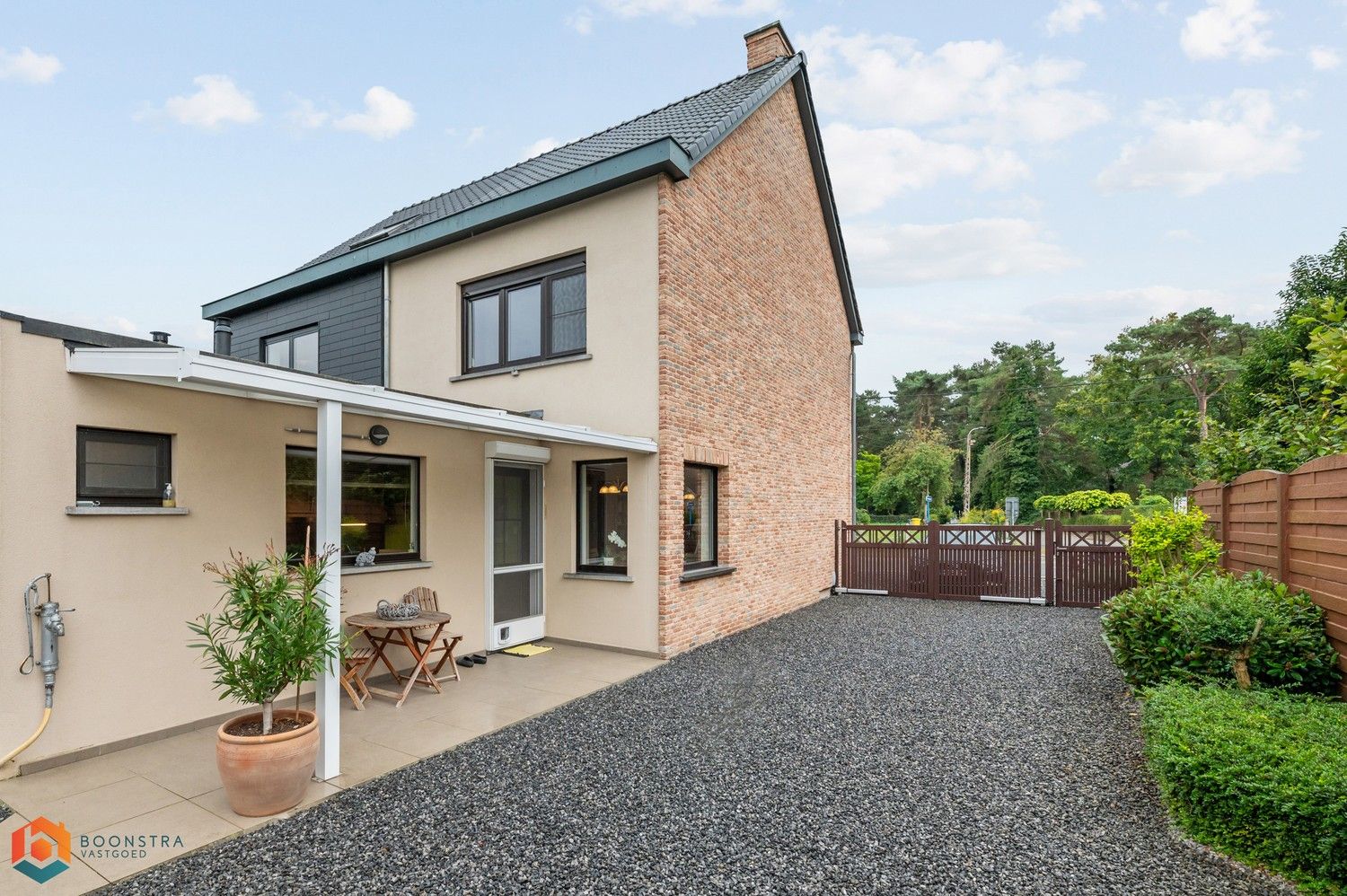 Verzorgde woning met 2 slpkrs, leuke tuin en garage foto 6