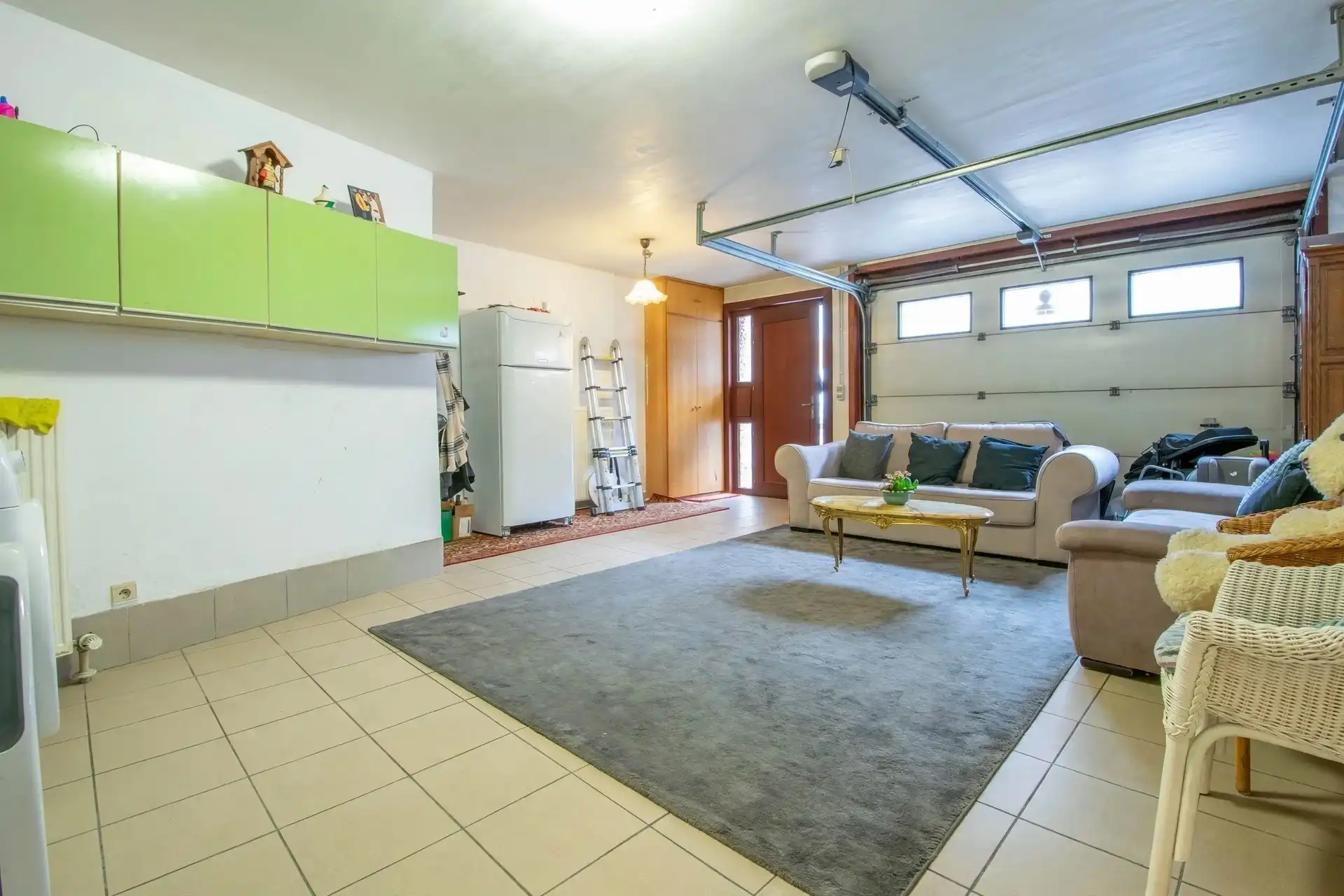 Instapklare bel-etagewoning met 2 slaapkamers en een ruime garage in het centrum van Sint-Gillis-Waas foto 2